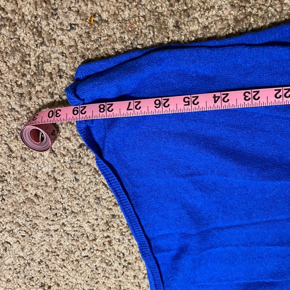 Chelsea and Theodore cashmere long line sweater. Size medium. Royal blue. - Picture 9 of 10